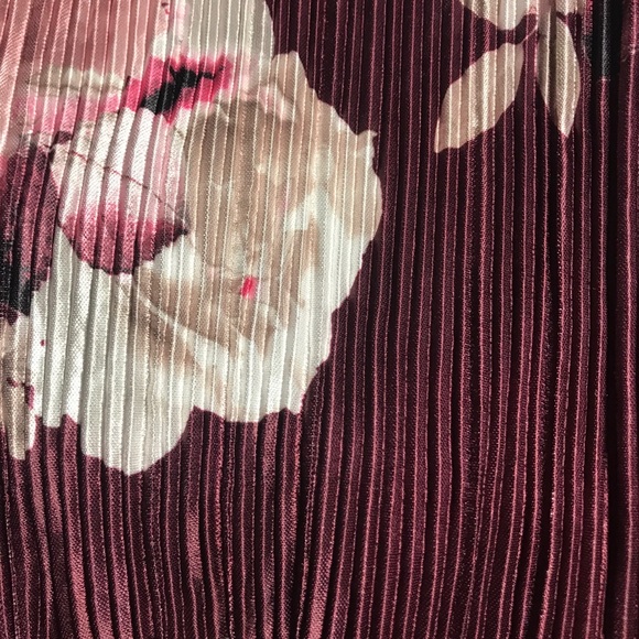 NewLook flower print split burgundy white. Flutter sleeves. Size 2 - Picture 6 of 6